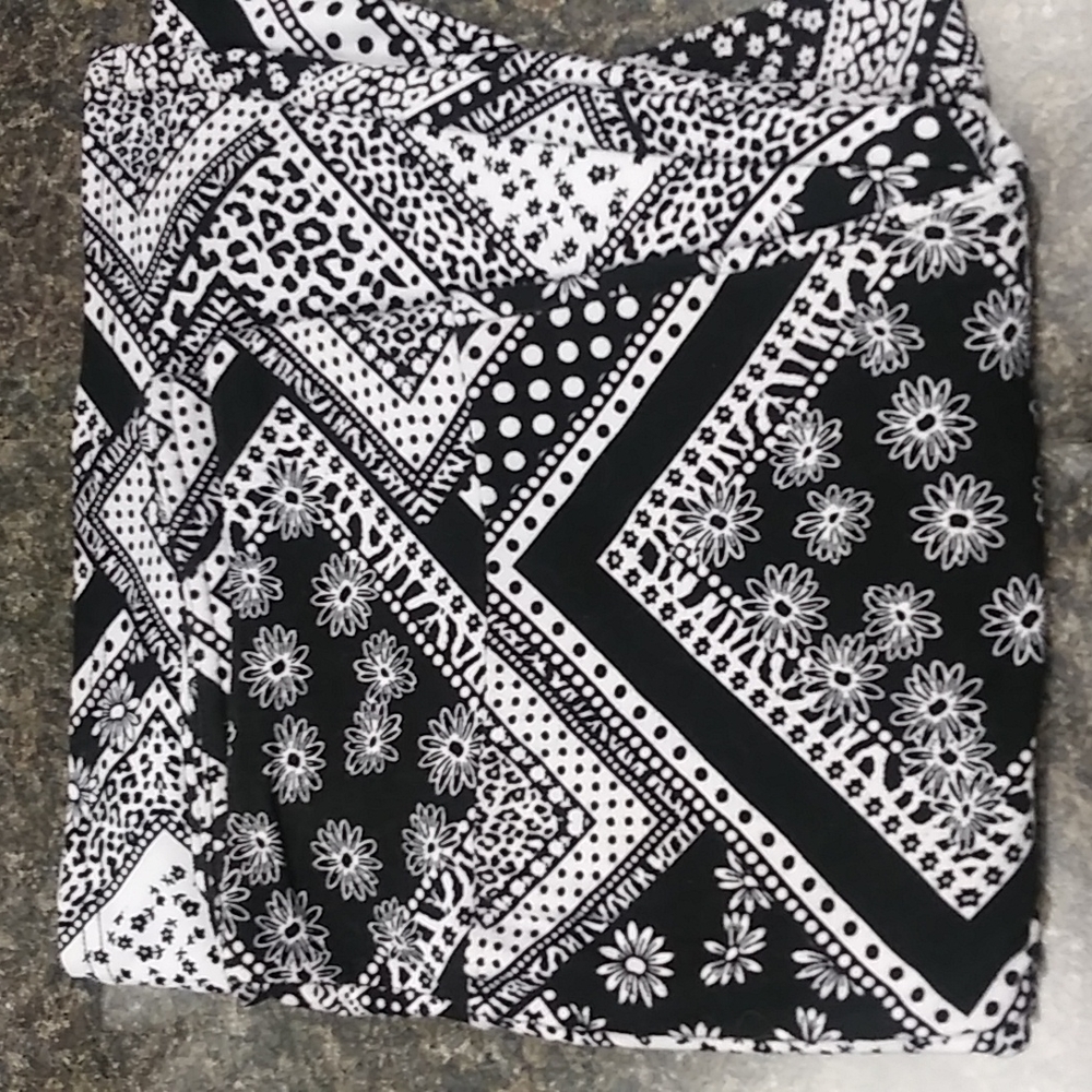 Junior's size L/G (11-13) No Boundaries black & white patchwork print leggings